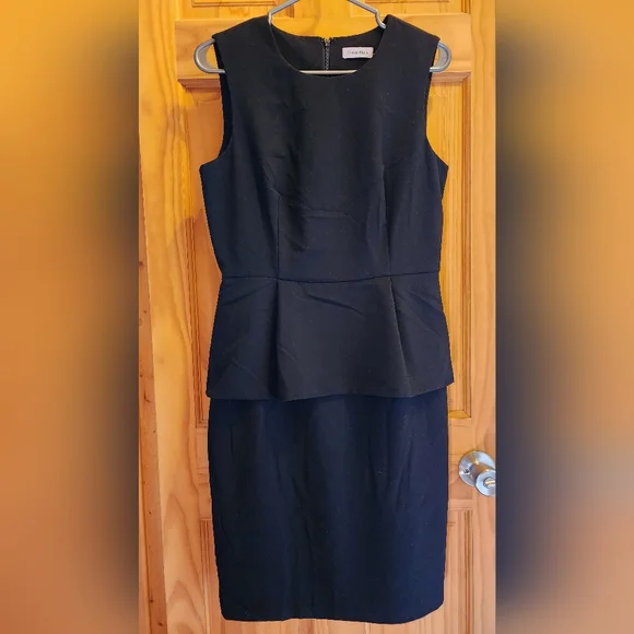 ℰ𝓁ℯℊ𝒶𝓃𝓉, ℳ𝒾𝓃𝒾𝓂𝒶𝓁, ℬ𝓁𝒶𝒸𝓀 𝒟𝓇ℯ𝓈𝓈 - Picture 1 of 3